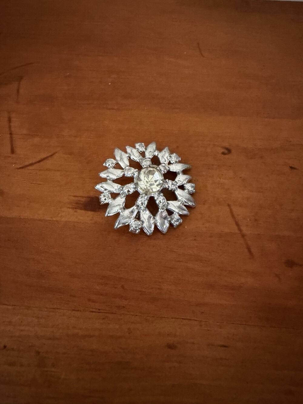 Vintage Mid Century Silver Tone Flower Snowflake Rhinestone Brooch Pin
